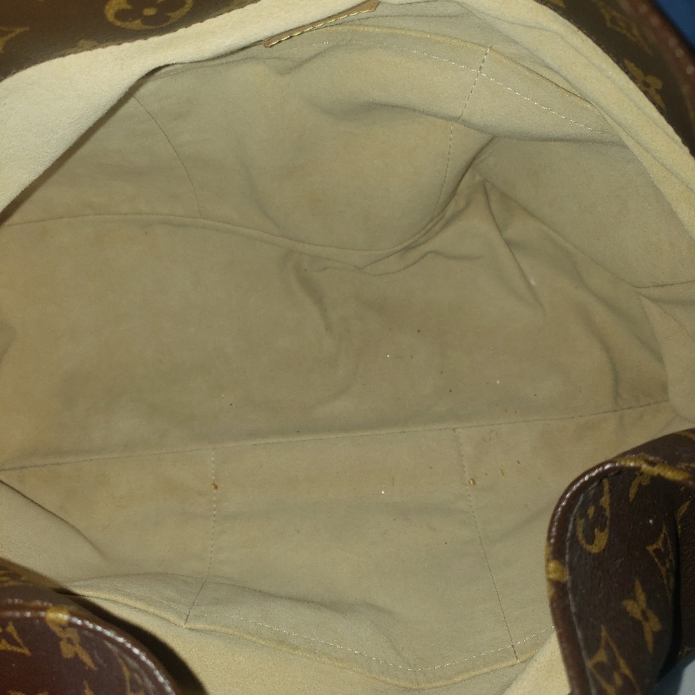 Louis Vuitton Artsy! Immaculate Condition! - Picture 7 of 15